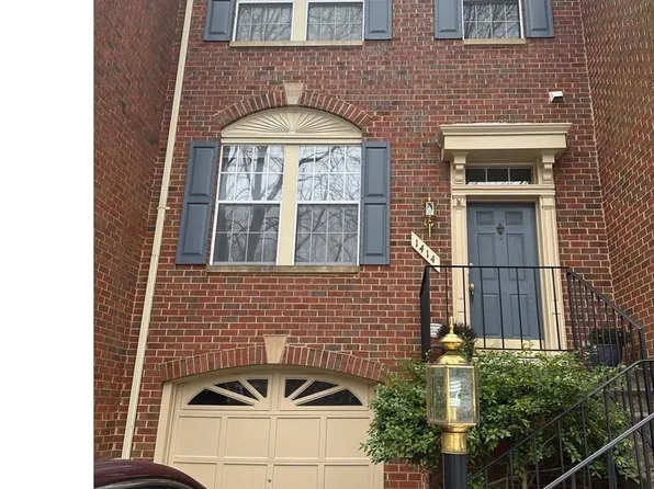 1414 Park Garden Ln, Reston, VA 20194