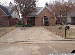 7149 Greenbriar Dr, Southaven, MS 38671