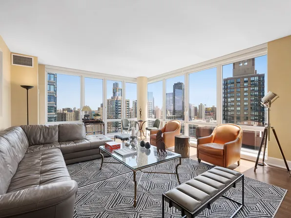 60 Riverside Boulevard image 1 of 12