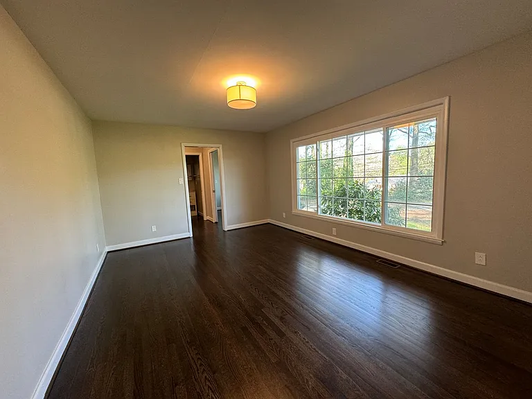 1002 S Main St — Photo 8