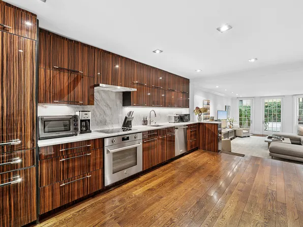 165 East 71st Street image 3 of 12