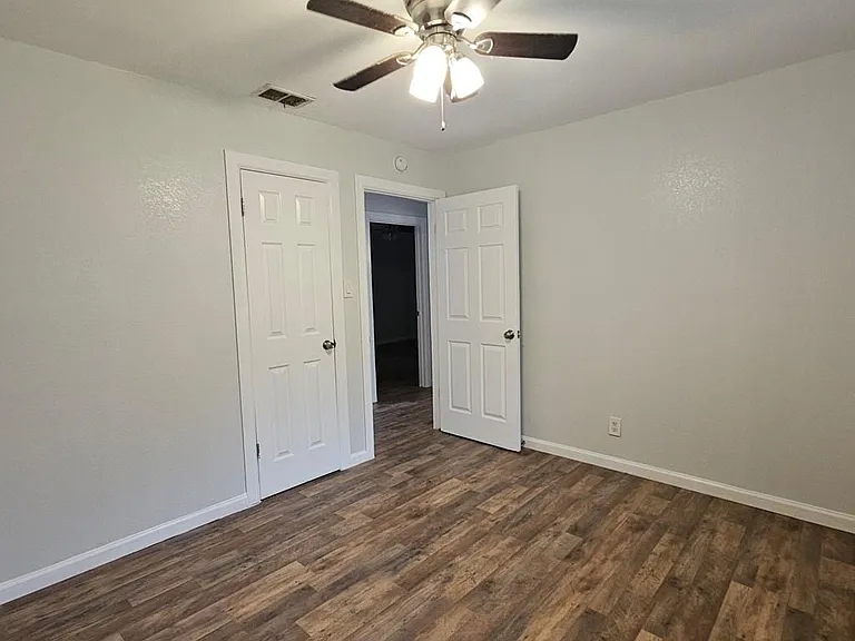 14 Laura Ln — Photo 5
