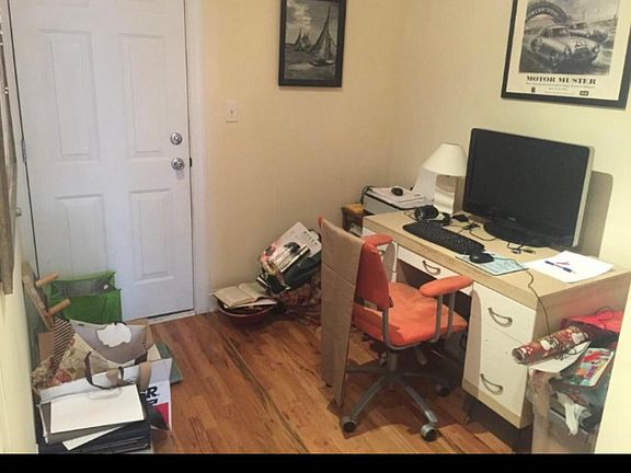 3rd image of 1826 N Wood St