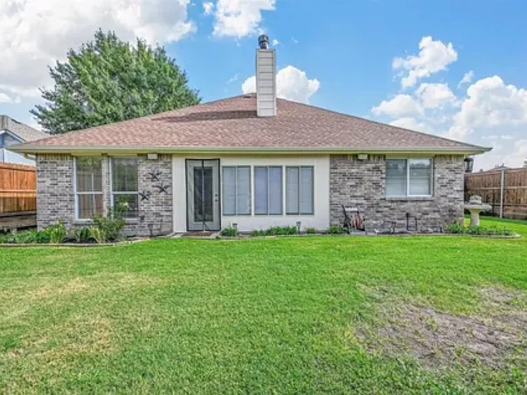 117 E Forestwood Dr — Photo 3