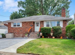 412 President St, Saddle Brook, NJ 07663