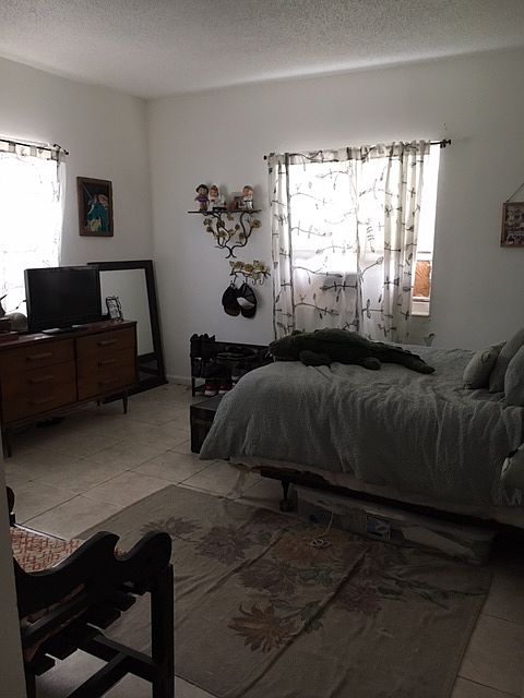 1st image of 328 1/2 SW Oak Alley 4th Ave