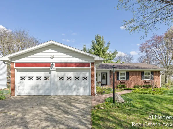 1902 Ridgemoor Dr SE, Grand Rapids, MI 49506
