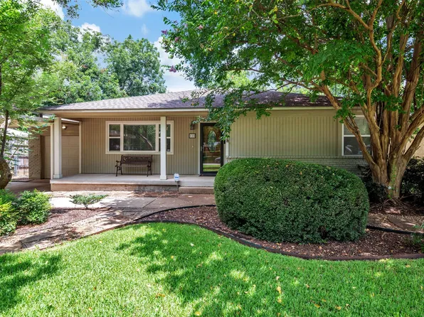 115 E Scotland Dr, Irving, TX 75062