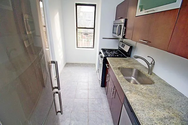 Rented by Owen Olivier, LREB | media 21