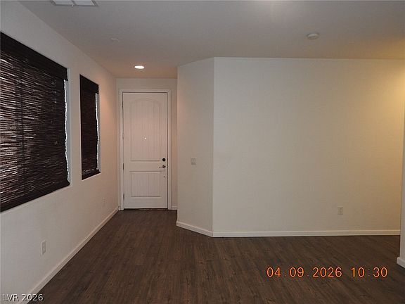 5th image of 390 Fringe Ruff Dr