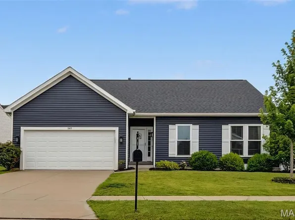 545 Crystal Stream Dr, Wentzville, MO 63385