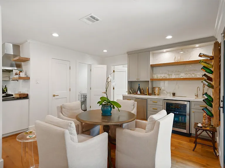 9411 Endicott Ln — Photo 16