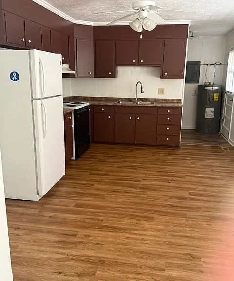 7040 Media Dr — Photo 3
