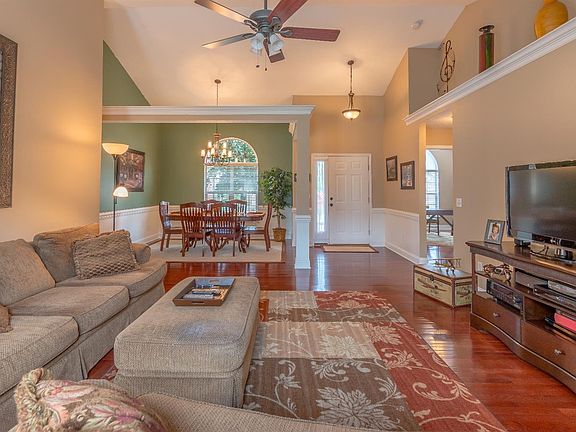 5th image of 821 Eagle Crest Dr