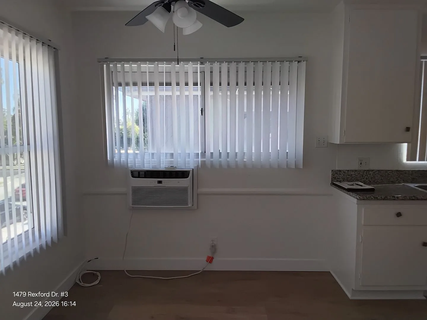 West la: Large & Bright 1 Bed/1 Bath Apartment With Parking! — Photo 4