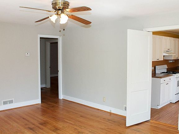 5th image of 305 Warren St