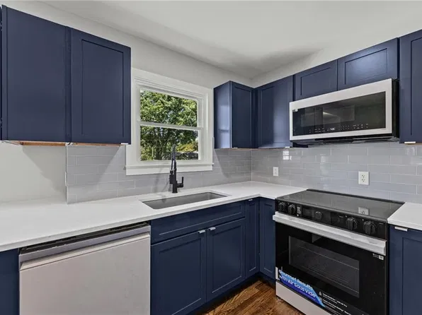5441 Cedar St, Roeland Park, KS 66205