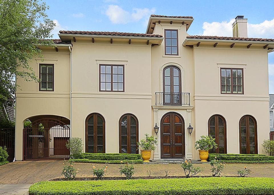 EXCEPTIONAL RIVER OAKS AREA MEDITERRANEAN RESIDENCE.