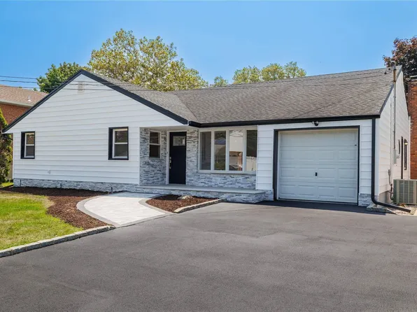 1900 Leonard Lane, Merrick, NY 11566