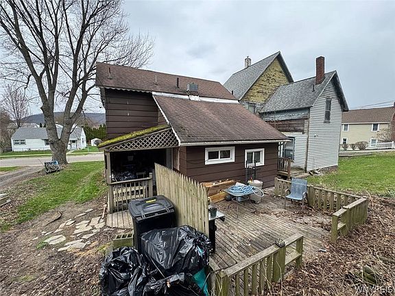 4th image of 246 E 3rd St