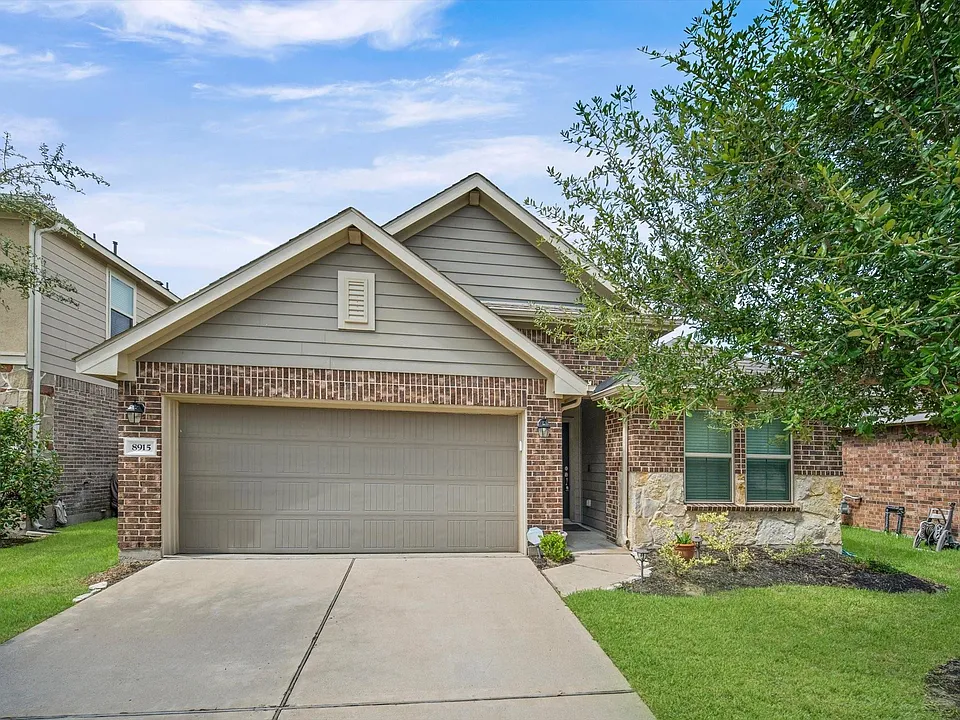 8915 English Manor Dr