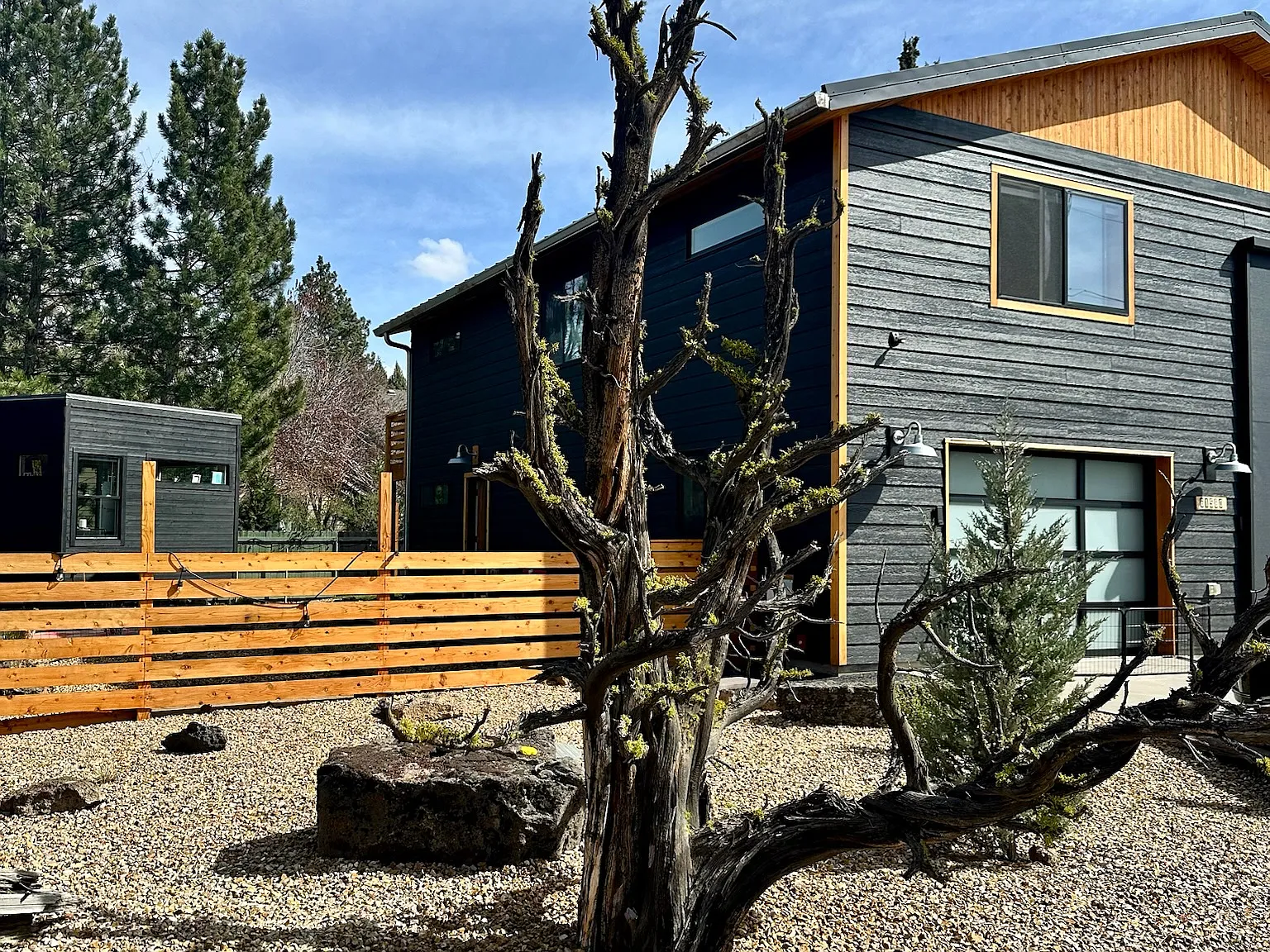 1 bed, 1.5 bath, 2000 sqft, $3,700 — Photo 2