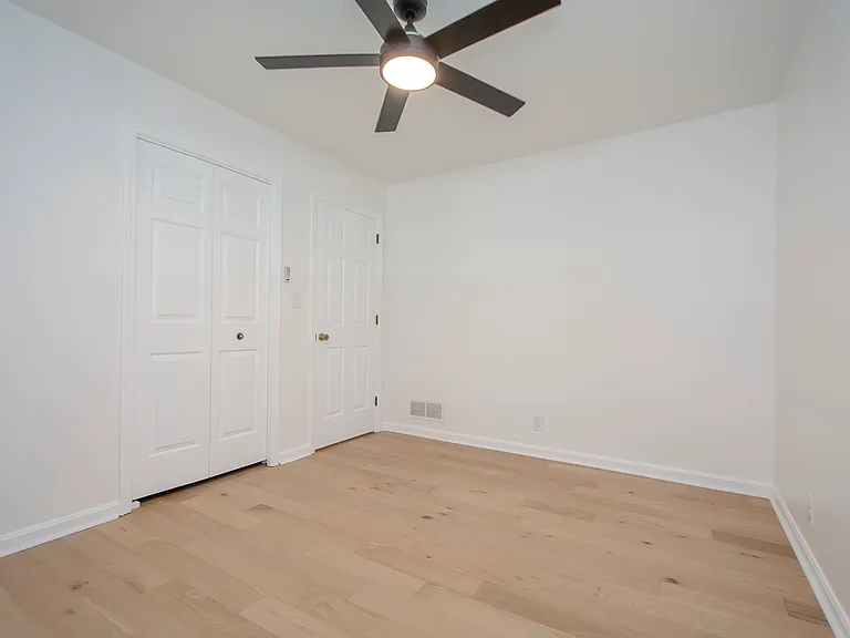 11802 Robindale Rd — Photo 30