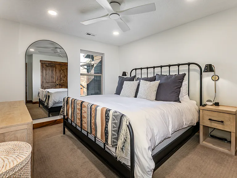 901 W Abigail Dr — Photo 22