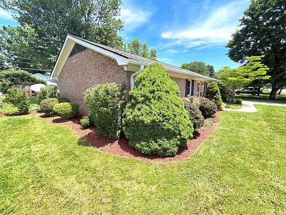 2nd image of 413 Edgewood Dr
