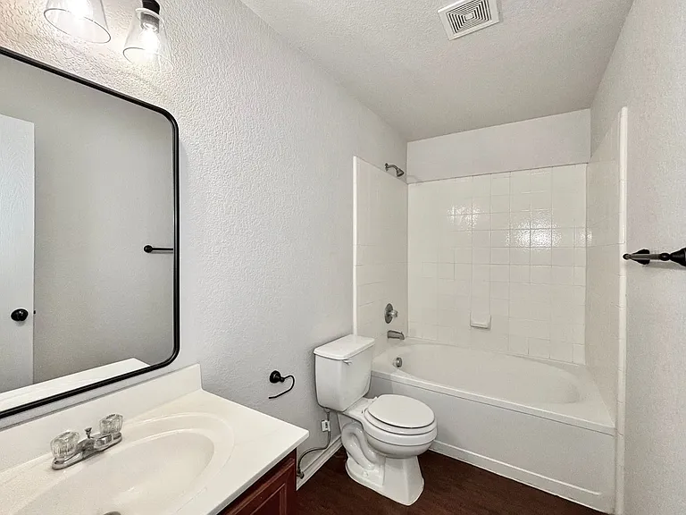 5530 Spring Day — Photo 9