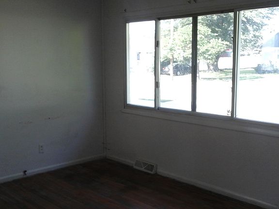 4th image of 226 S Chicago St