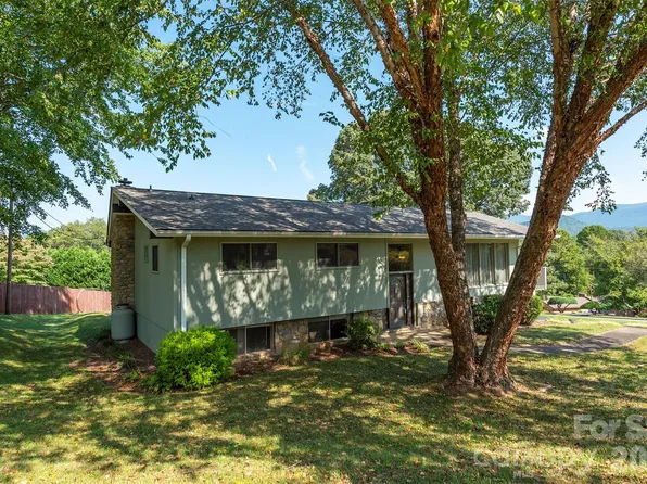 127 College Cir, Swannanoa, NC 28778