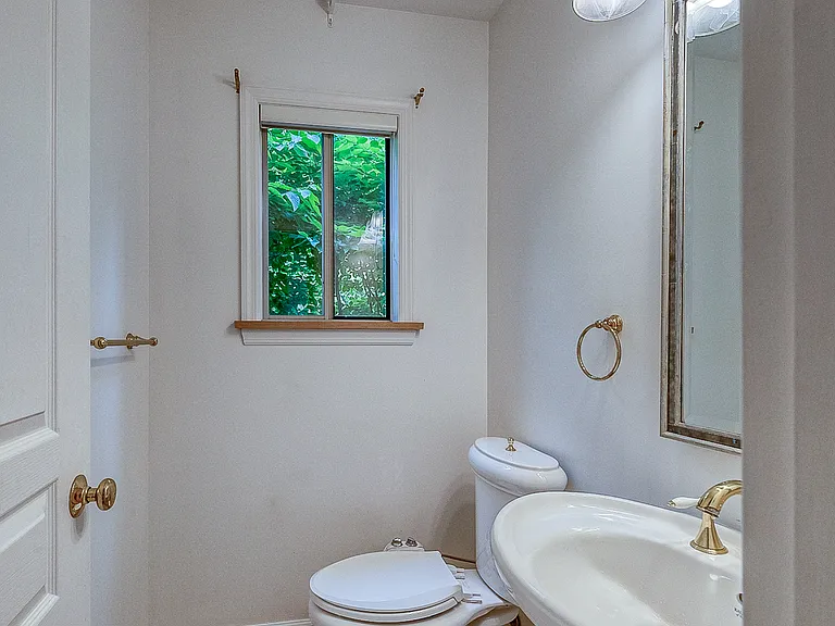 618 Essex Ct — Photo 26