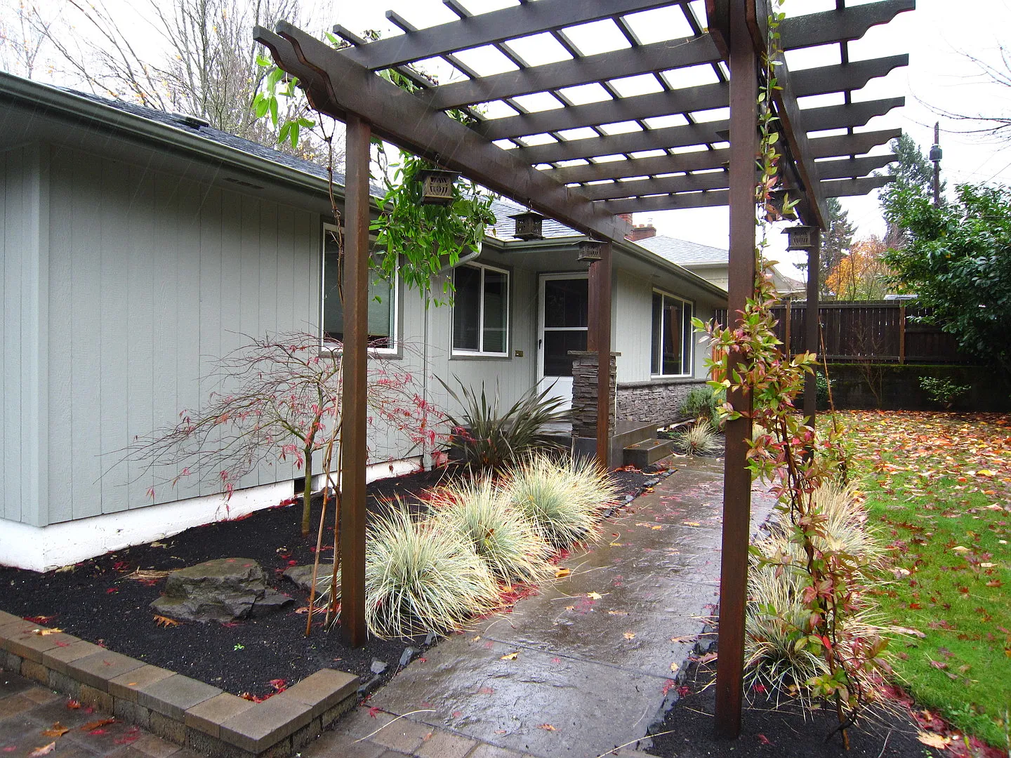 Three Bedroom with Hardwood Floors and Fireplace — Photo 2