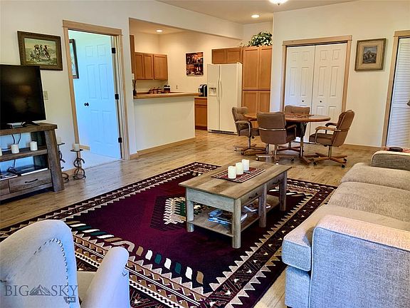 4th image of 2221 Willow Dr Unit 202B