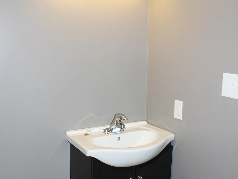 1098 Main St W #4 — Photo 7