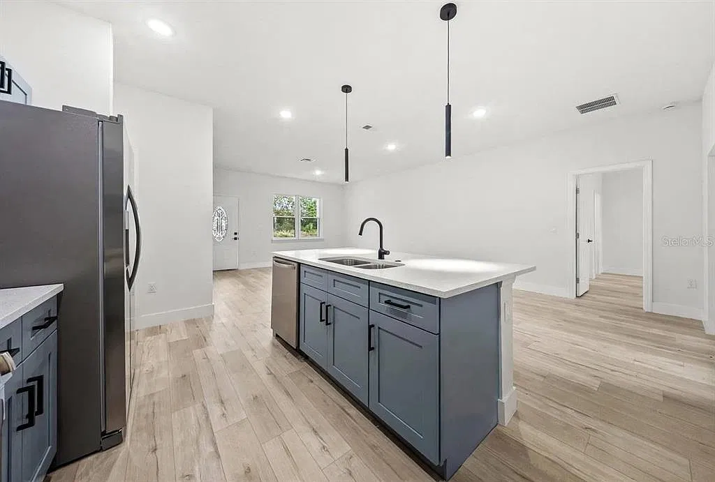 4 bed, 3.0 bath, 1560 sqft, $2,100 — Photo 3