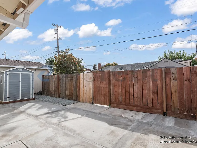 1935 Kinross Way #C — Photo 15