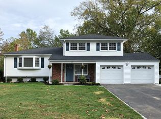 47 Radcliffe Dr, New Providence, NJ 07974