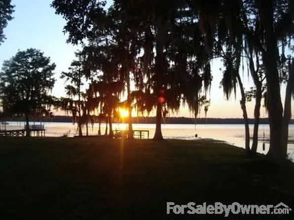 138 Sunset Dr, Crescent City, FL 32112