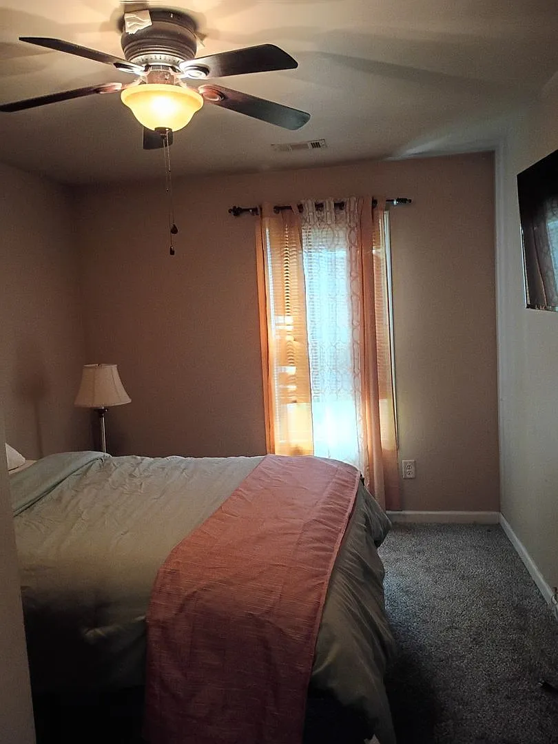 Charming 3BR House in Stone Mountain — Photo 4