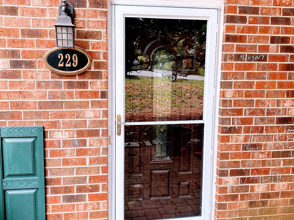 1st image of 229 Maple Hills Dr
