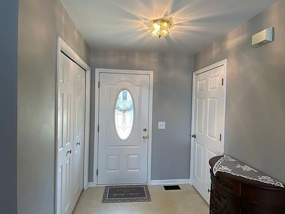 5th image of 10235 Meadow Crest Ct