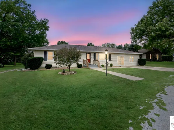 1905 S 2nd St, Clinton, MO 64735