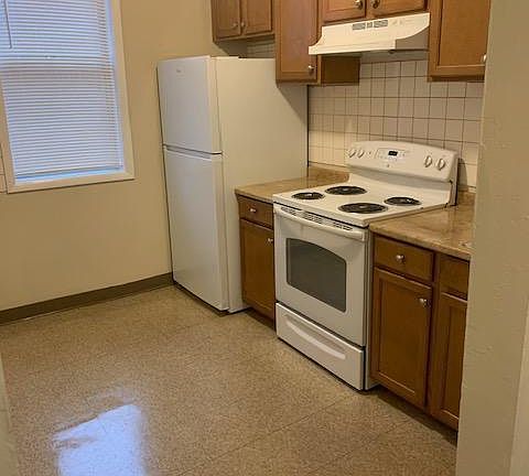 4th image of 600 W 5th St