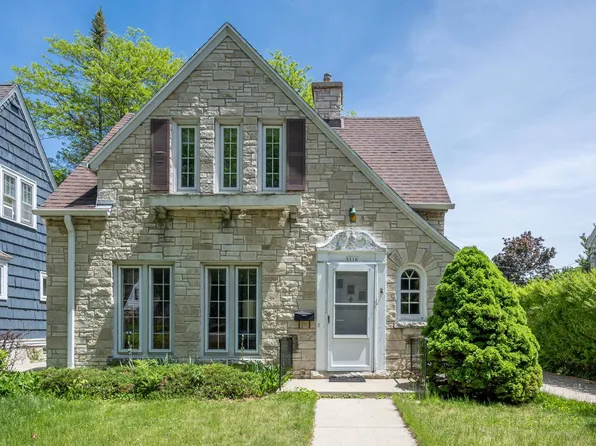 5516 N Lydell AVENUE, Whitefish Bay, WI 53217