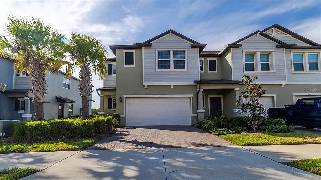 3 bed, 2.5 bath, 1851 sqft, $2,200 — Photo 1
