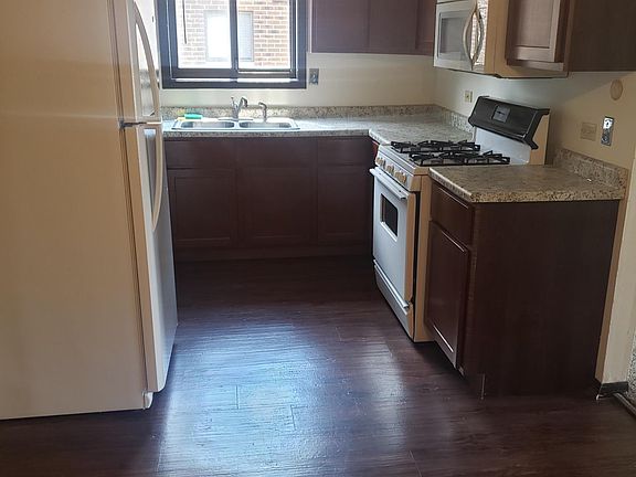 4th image of 15710 Lake Dr
