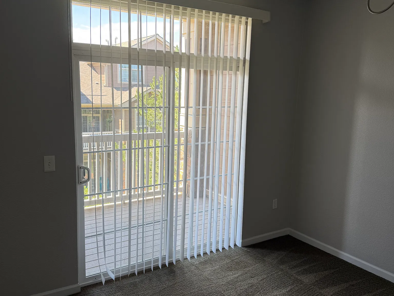 2 bed, 1000 sqft, $2,190 — Photo 2