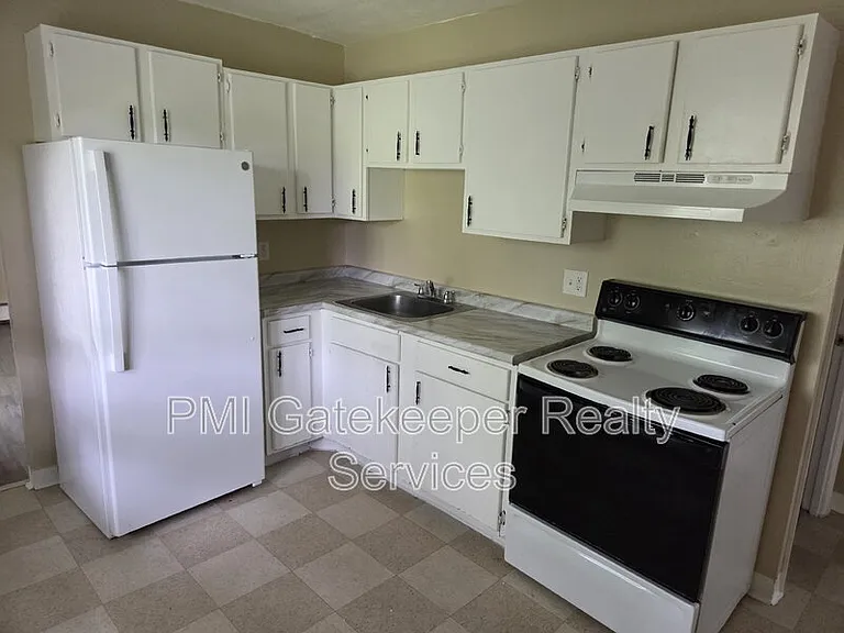 2459 Montana Ave #8 — Photo 8